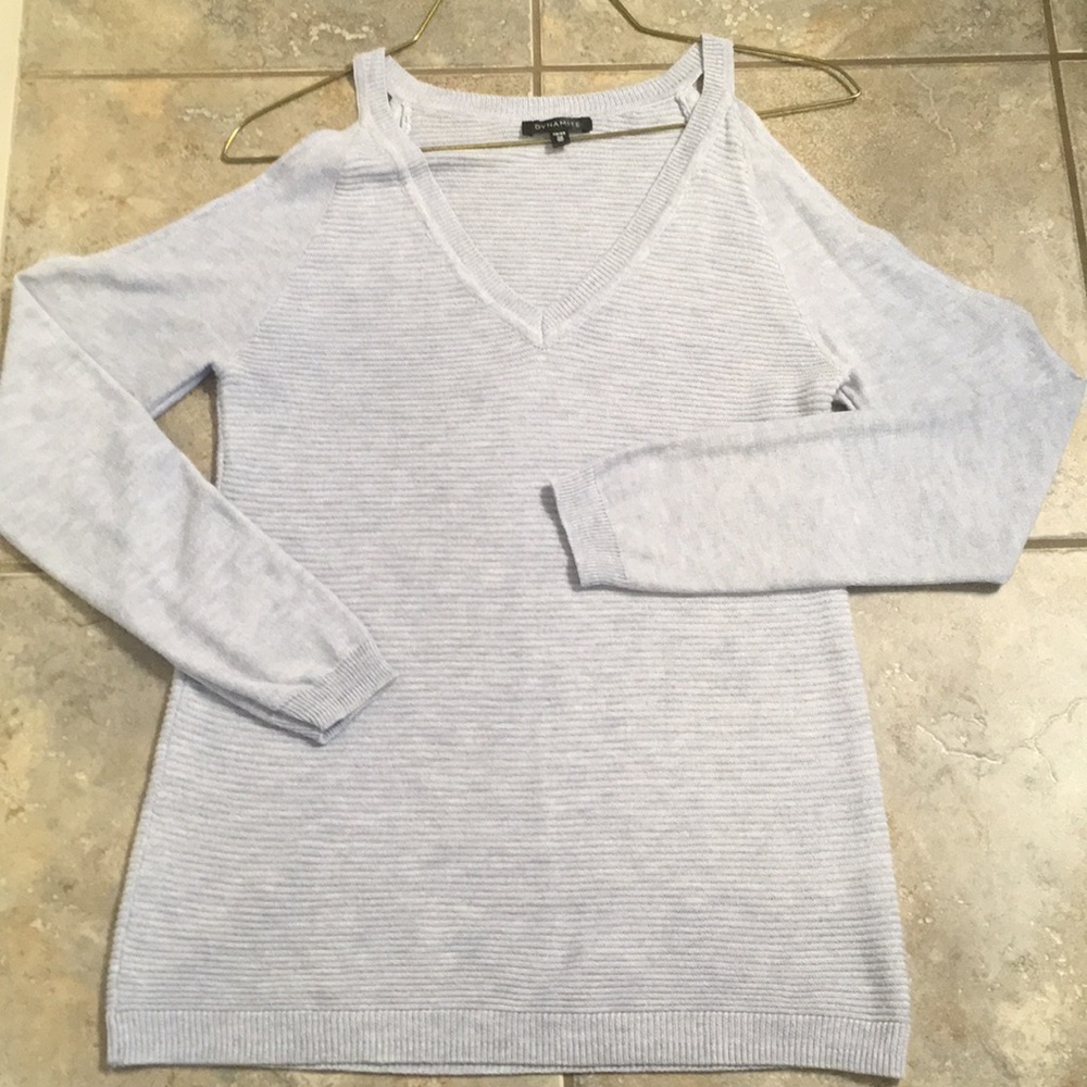 Off the shoulder v neck knit